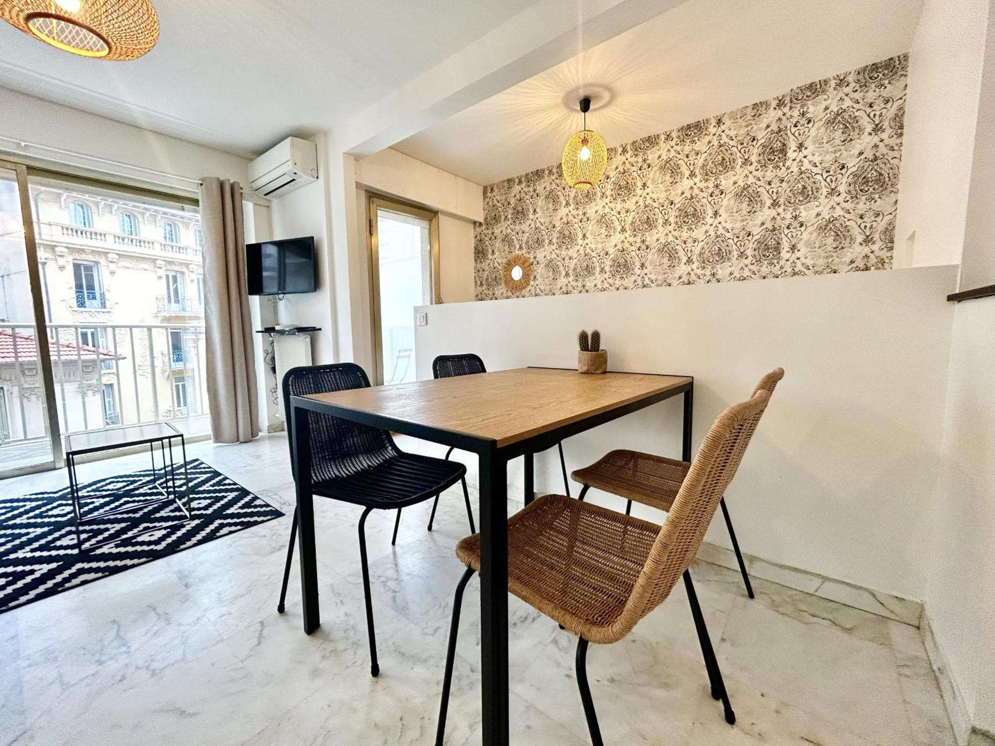 Apartment Riviera - Carre D'or - Large Ac Terrasse - Tres Calme - Balcon Berlioz 2 *
