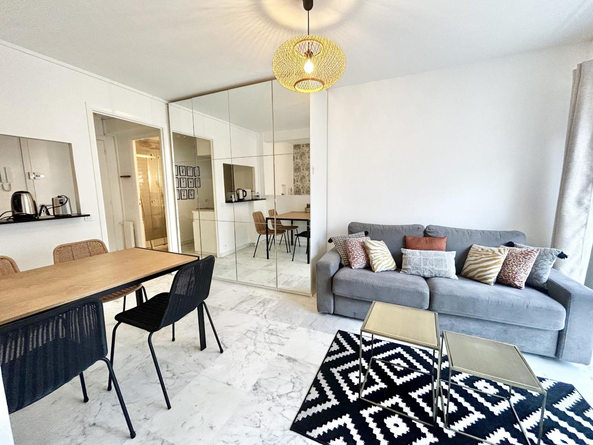 Riviera - Carre D'or - Large Ac Terrasse - Tres Calme - Balcon Berlioz 2 Appartement *